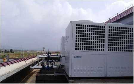 Annuncio pubblicitario aria-acqua della pompa di calore 160kW di CO2 R744 per acqua calda di raffreddamento di riscaldamento
